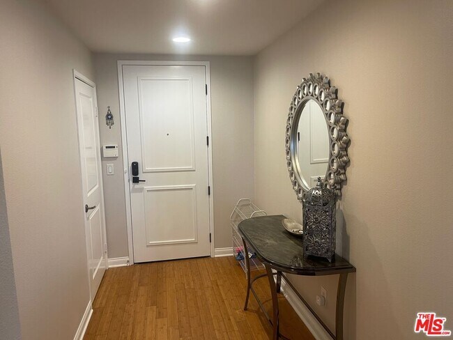 5625 Crescent Prk W Unit 106