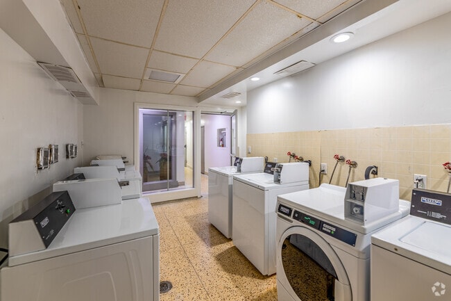 Laundry Room - 710 Spadina Av