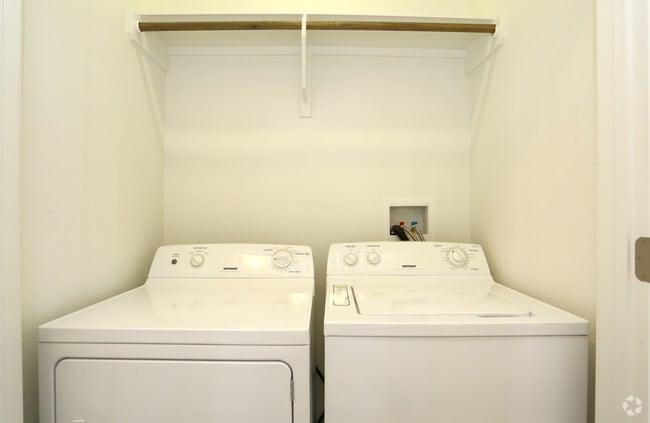 2BR-2BA Rodeo 976sf