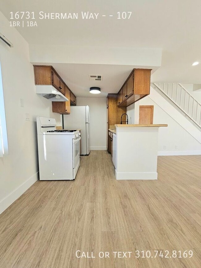 Photo - 16731 Sherman Way Unit 107