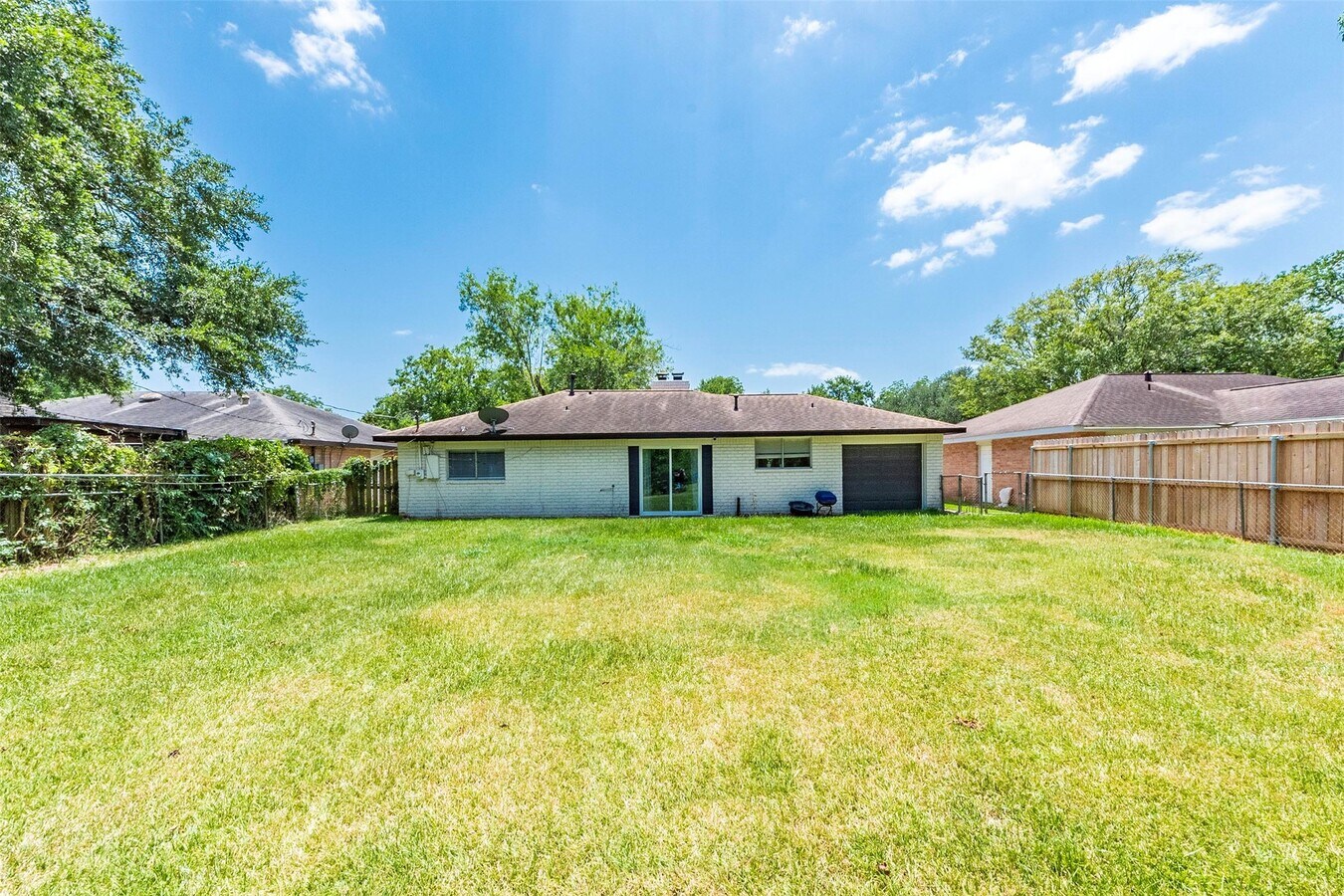 Photo - 405 Avondale Ln