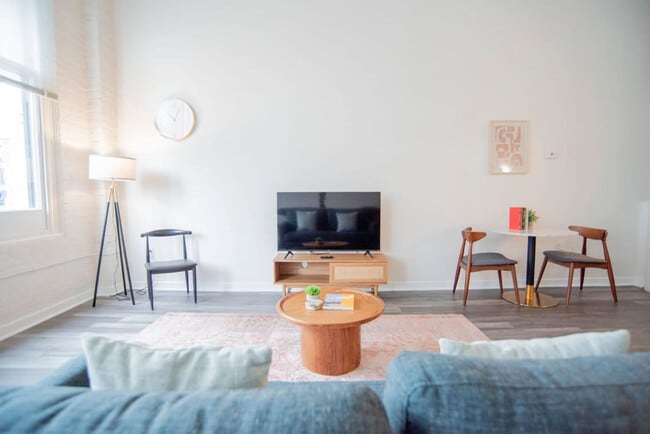 Photo - 125 W Market St Unit ID1014544P
