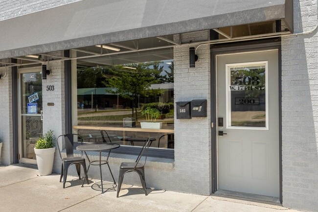 Photo - 501.5 W 17th St