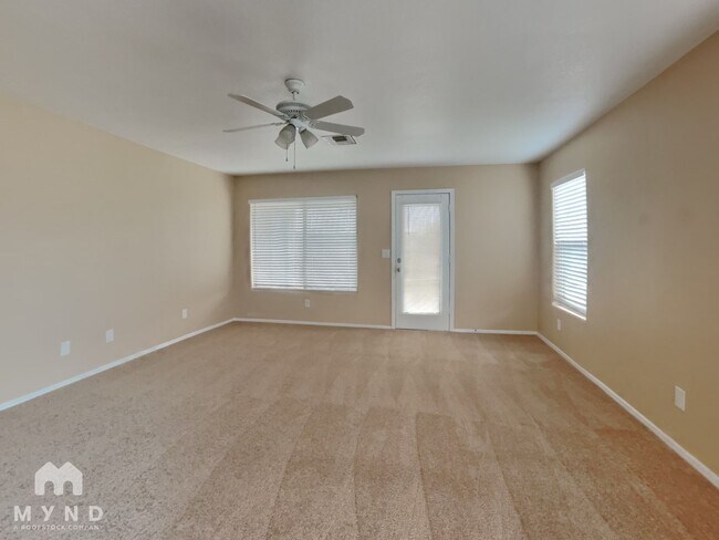 Photo - 611 E Pacific Dr