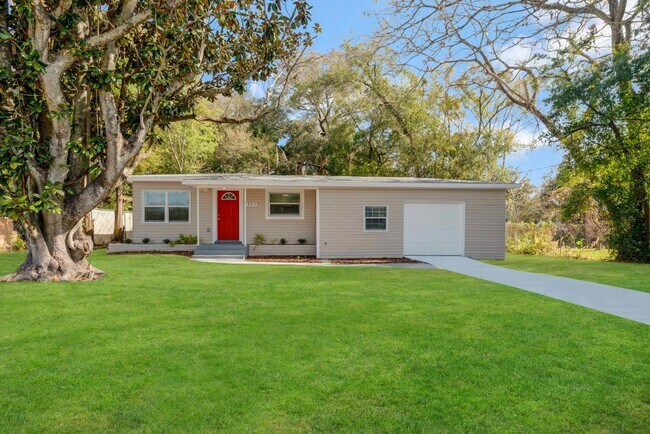 905 Santa Barbara Rd - 905 Santa Barbara Rd House