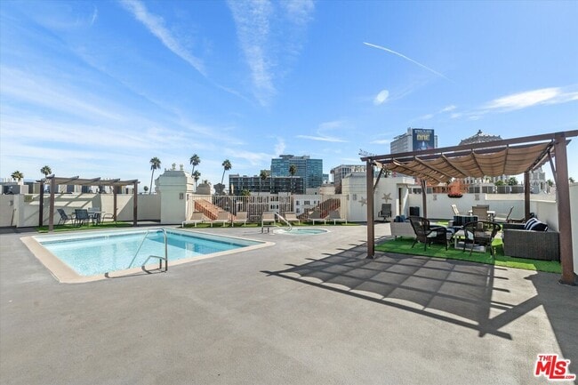 Building Photo - 620 S Gramercy Pl Unit 327