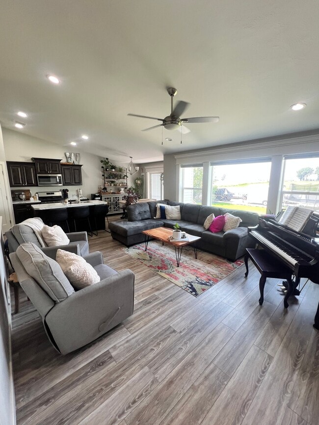 Photo - 1181 Ernest Dr