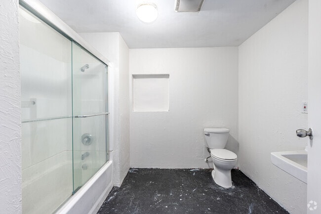 Loft - 898SF - Bathroom