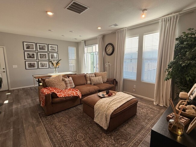 Photo - Modern 3 Bed - 2.5 Bath - Baseline