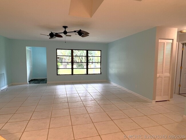 1916 Coconut Dr