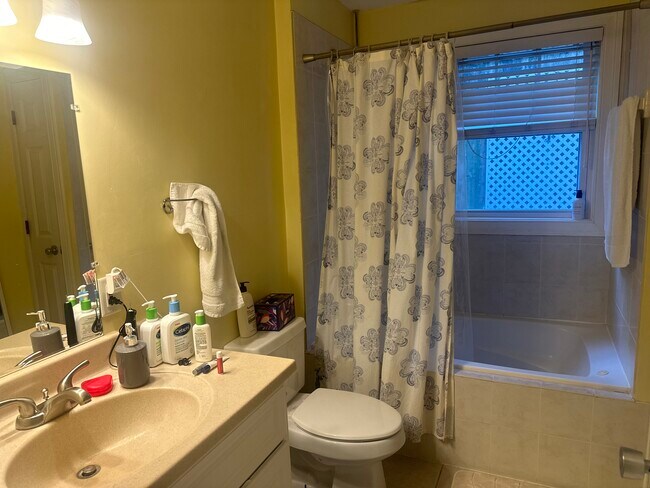 Photo - 137 Calumet St Unit A