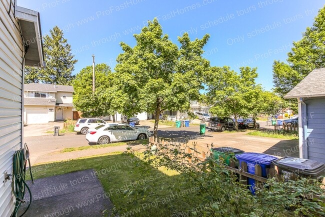 Photo - 12530 SE Taggart St