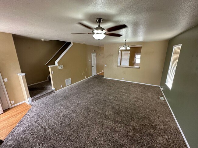 Photo - 2057 Creekridge