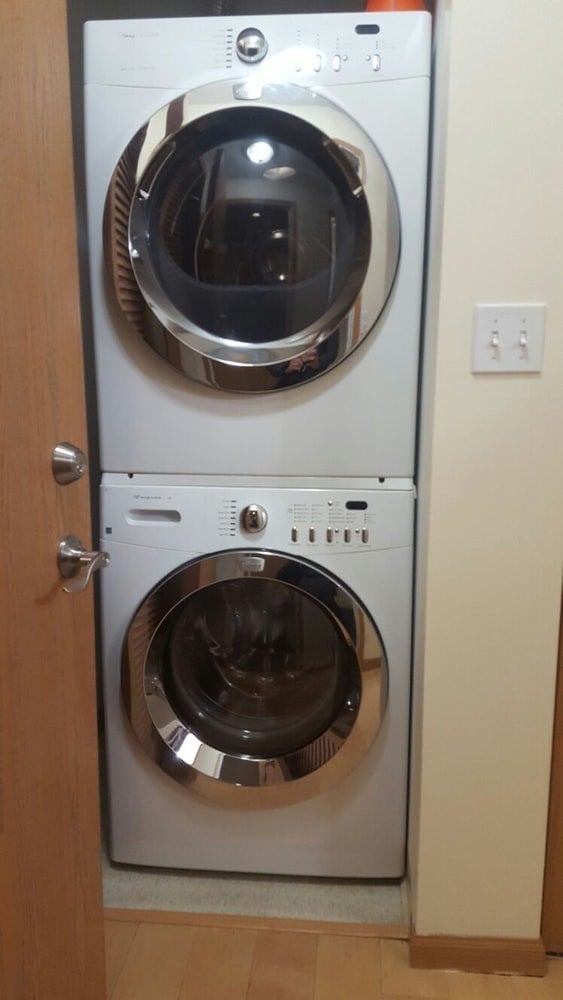 In-unit washer/dryer - 2322 S Canal St Unit 409