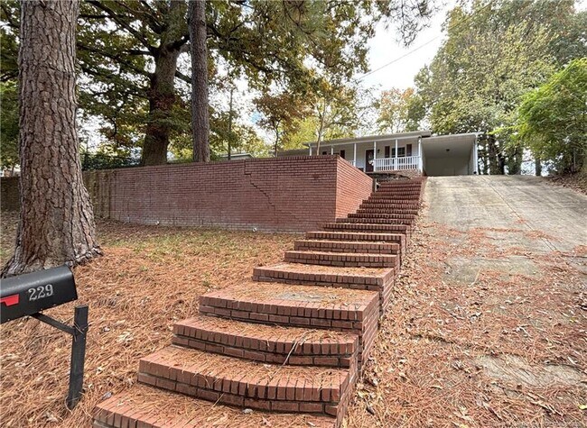 Photo - 229 Lansdowne Rd