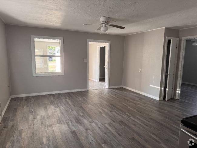 Building Photo - 1418 Woodlawn Ave Rental