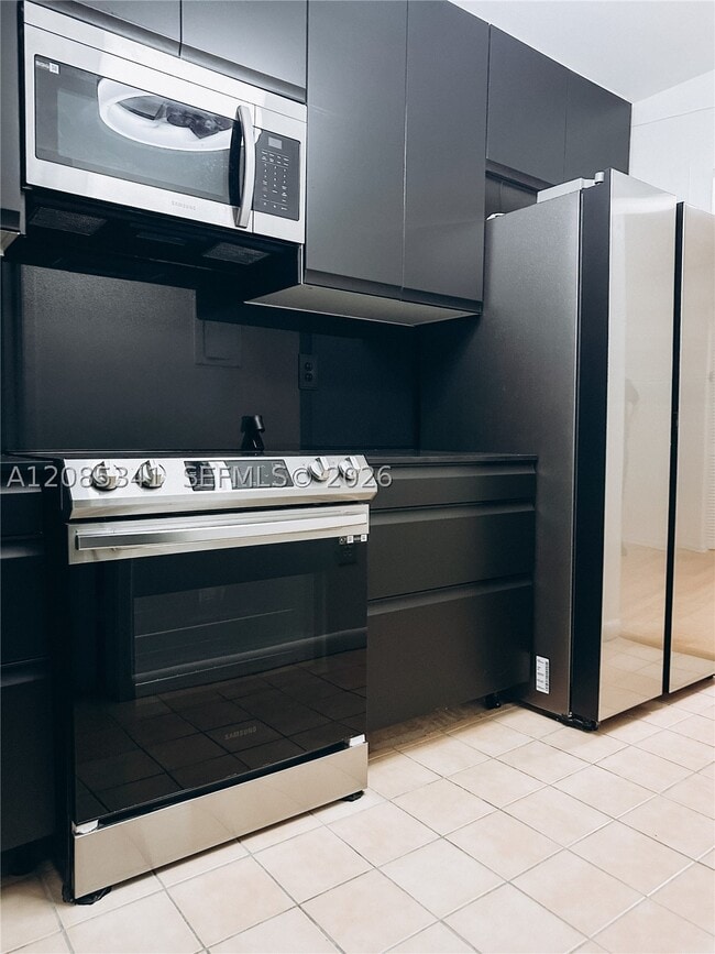Building Photo - 1425 Arthur St Unit 204A