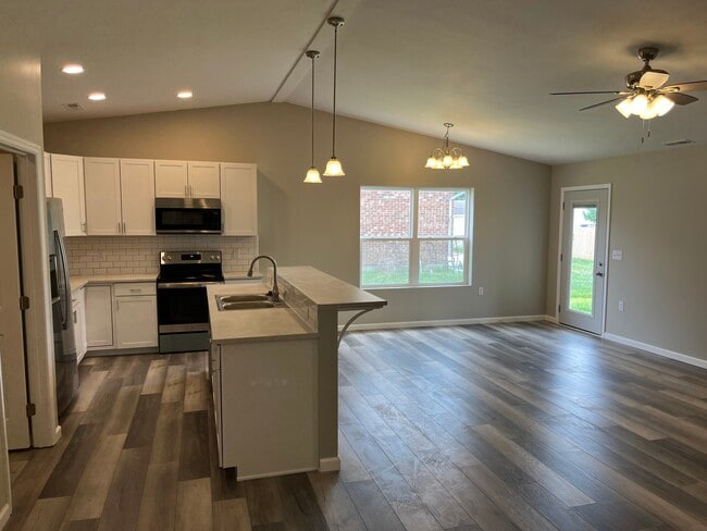 Photo - 118 Burgundy Dr