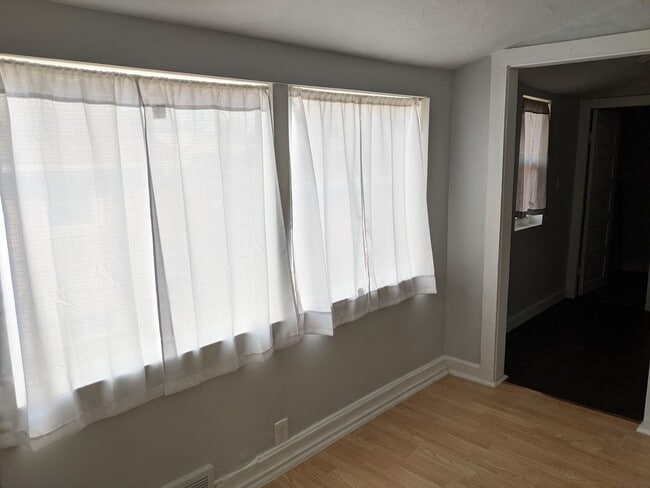 Photo - 2525 Parke St