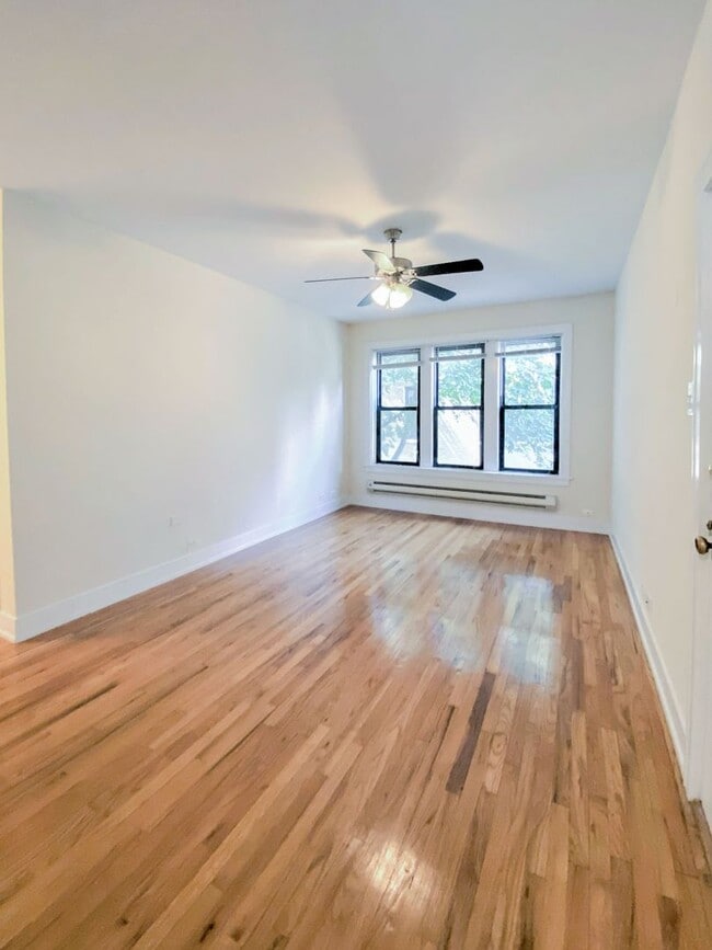 Building Photo - 613 W Melrose St Unit B2