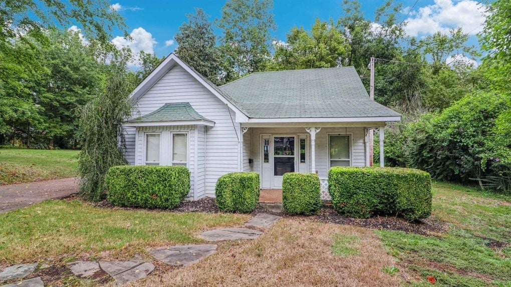 Photo - 521 W College St