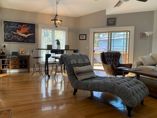 Building Photo - 350 Mohawk Dr Unit #405