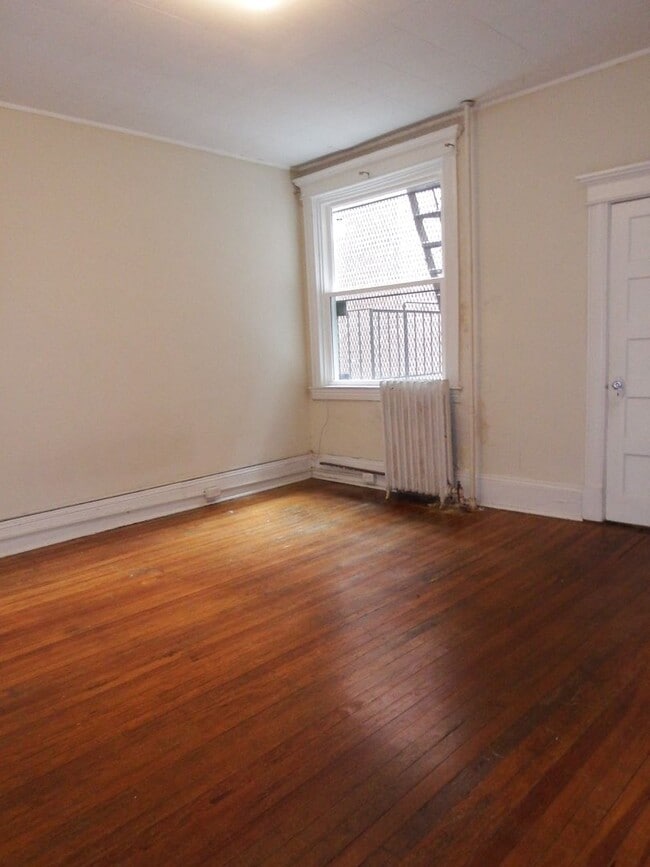 Building Photo - 3040 St Paul St Unit 2