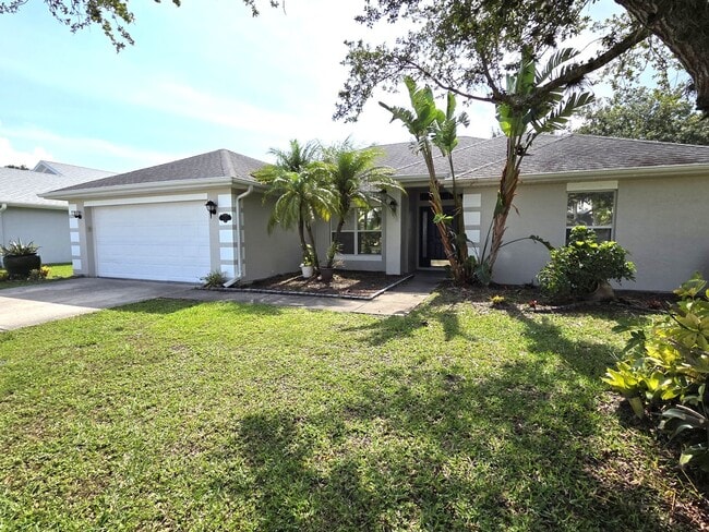 Building Photo - Spacious Rooms~Sunny~Large Yard~4Beds~3Bat...