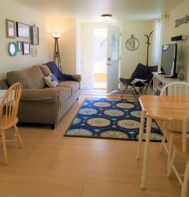 Building Photo - 305 B Alcove Rental