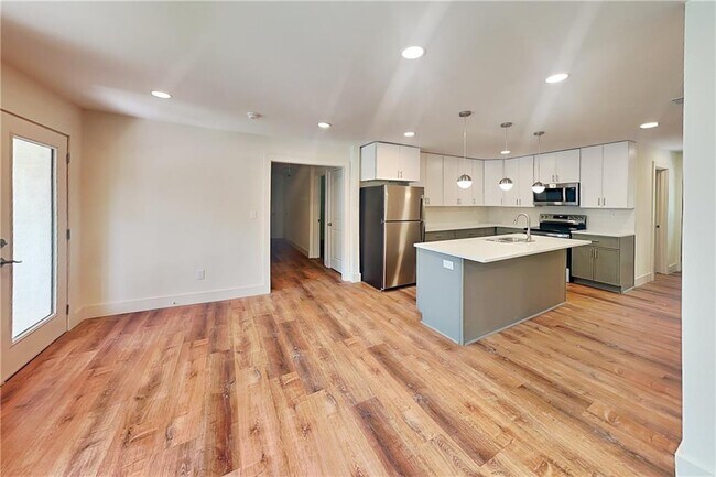 Photo - 360 Simpson Terrace NW