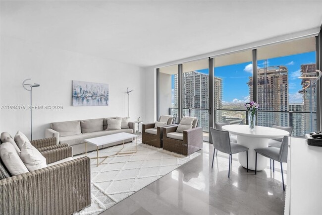 Building Photo - 68 SE 6th St Unit 3108