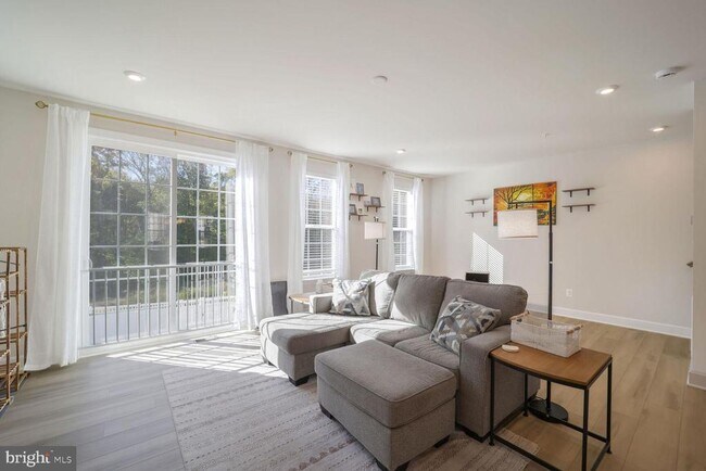 Photo - 10864 Foxtrot Cir