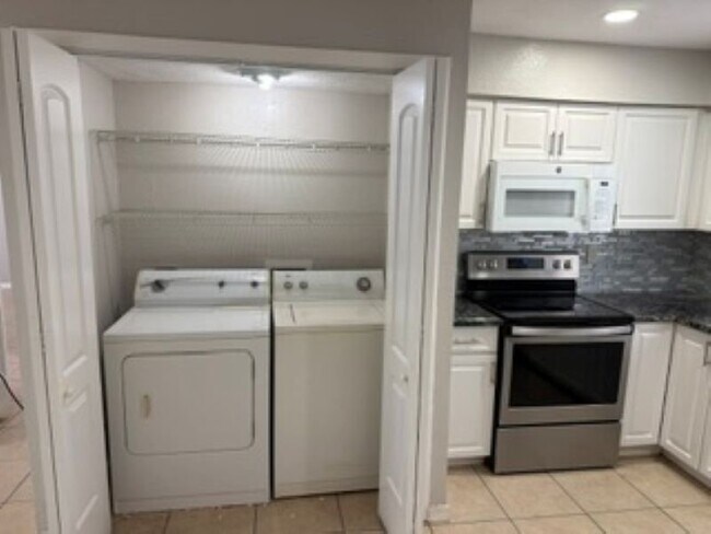 9428 N 50th St Unit A