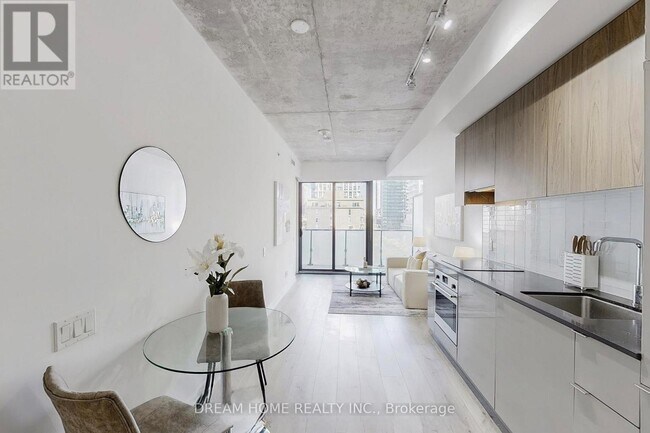 Photo - 161 Roehampton Ave Unit 508