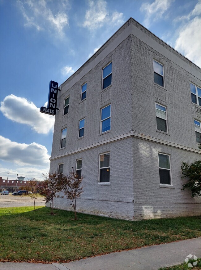 Building Photo - Union Flats Rental