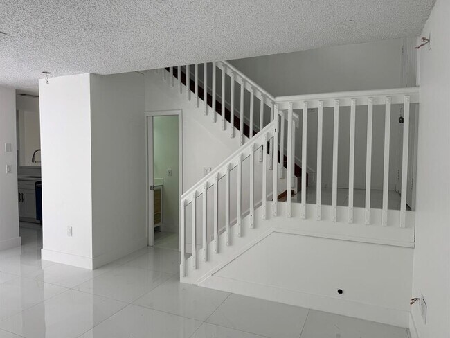 4421 SW 72nd Ter