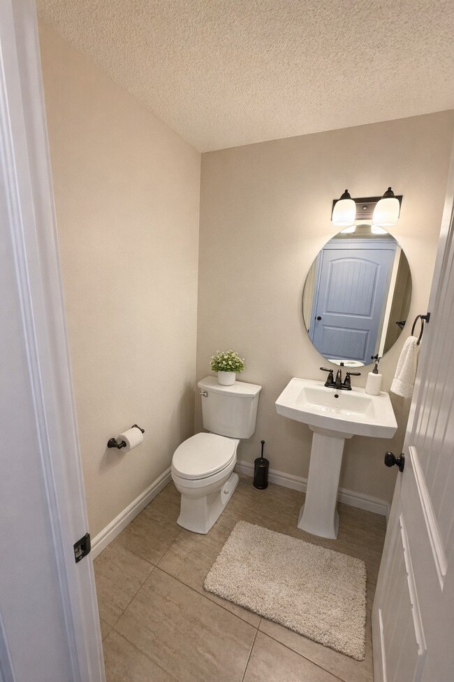 Photo - 16035-16011 11 Ave SW