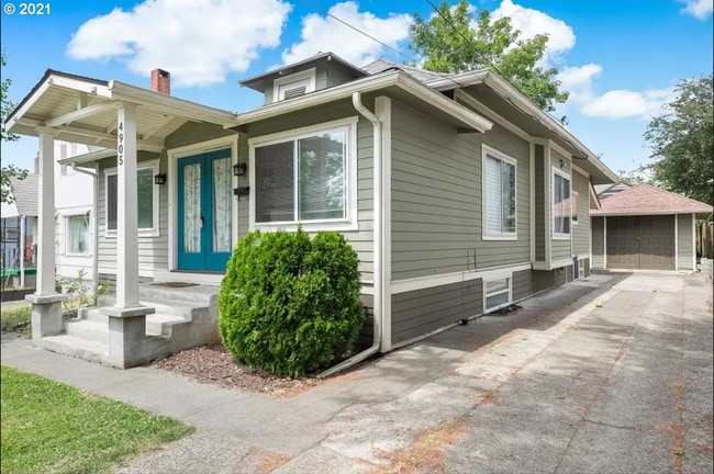 Building Photo - Tree House