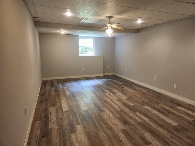 Basement room one - 922 Sweetwater Way Casa