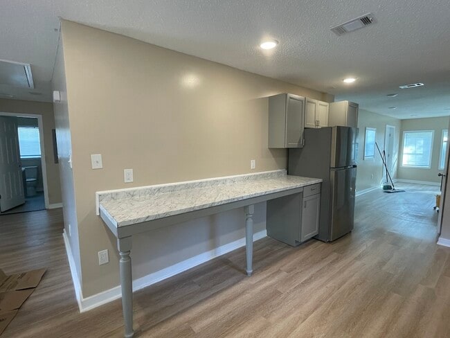 Photo - 803 S Oak St