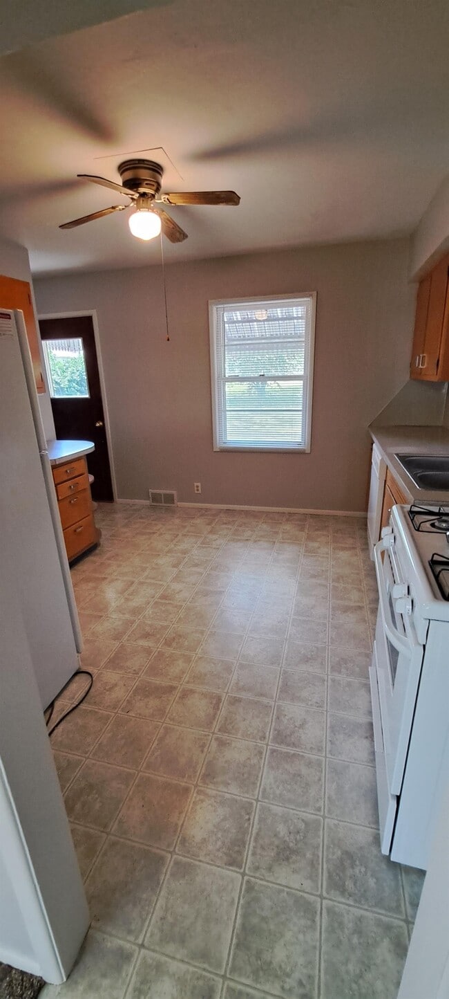 Photo - 1214 S Saxby Ave