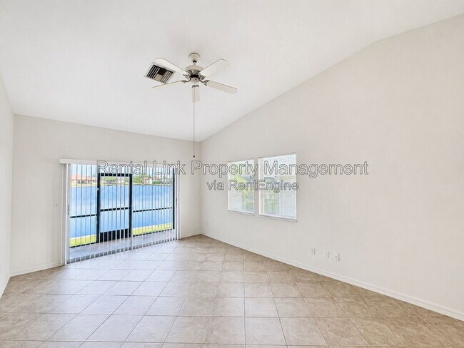Photo - 320 SW 3rd Pl Unit 4