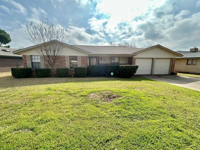 Well Maintained Arlington 3 Bedroom - Well Maintained Arlington 3 Bedroom House