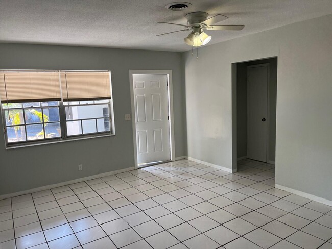 Photo - 265 NW 32nd St