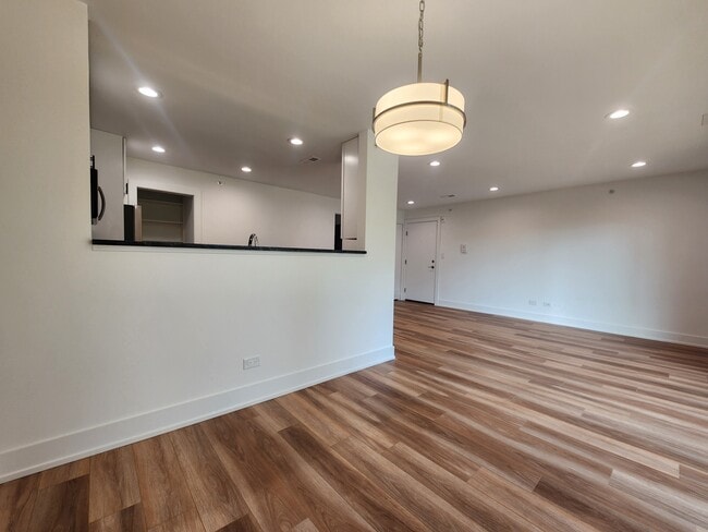 Photo - 915 S Ct of Shorewood Unit 5