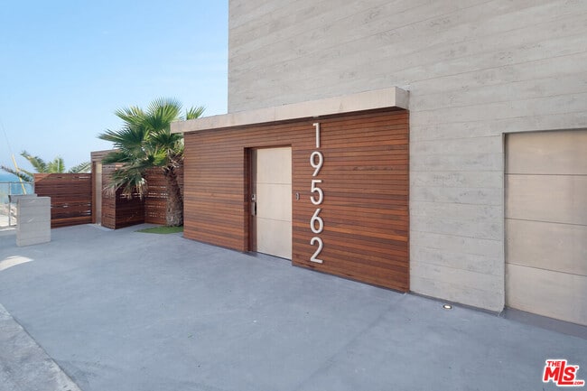 Photo - 19562 Pacific Coast Hwy