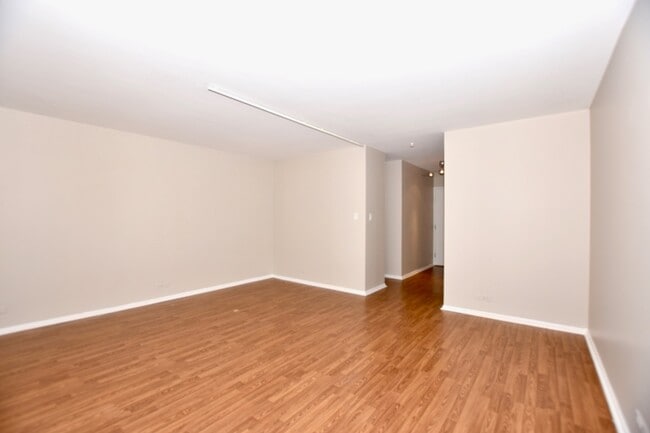 Photo - 152 W Superior St Unit 4R