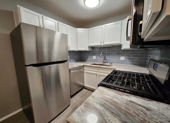 Photo - 2445 Torquay Ave Unidad 107