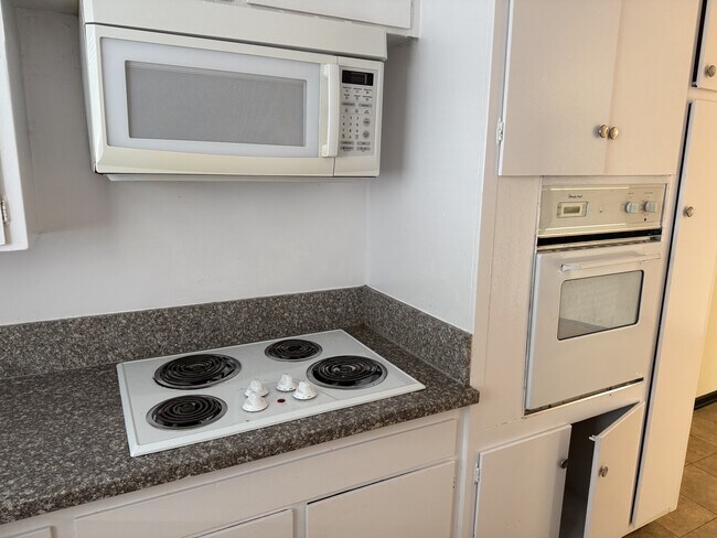 Photo - 8211 Owensmouth Ave