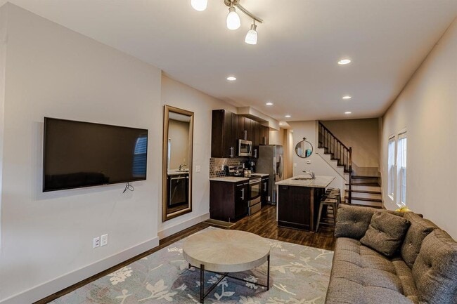 Photo - 2418 Indianola Ave